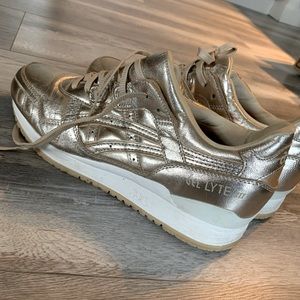 Lifestyle Golden ASICS
